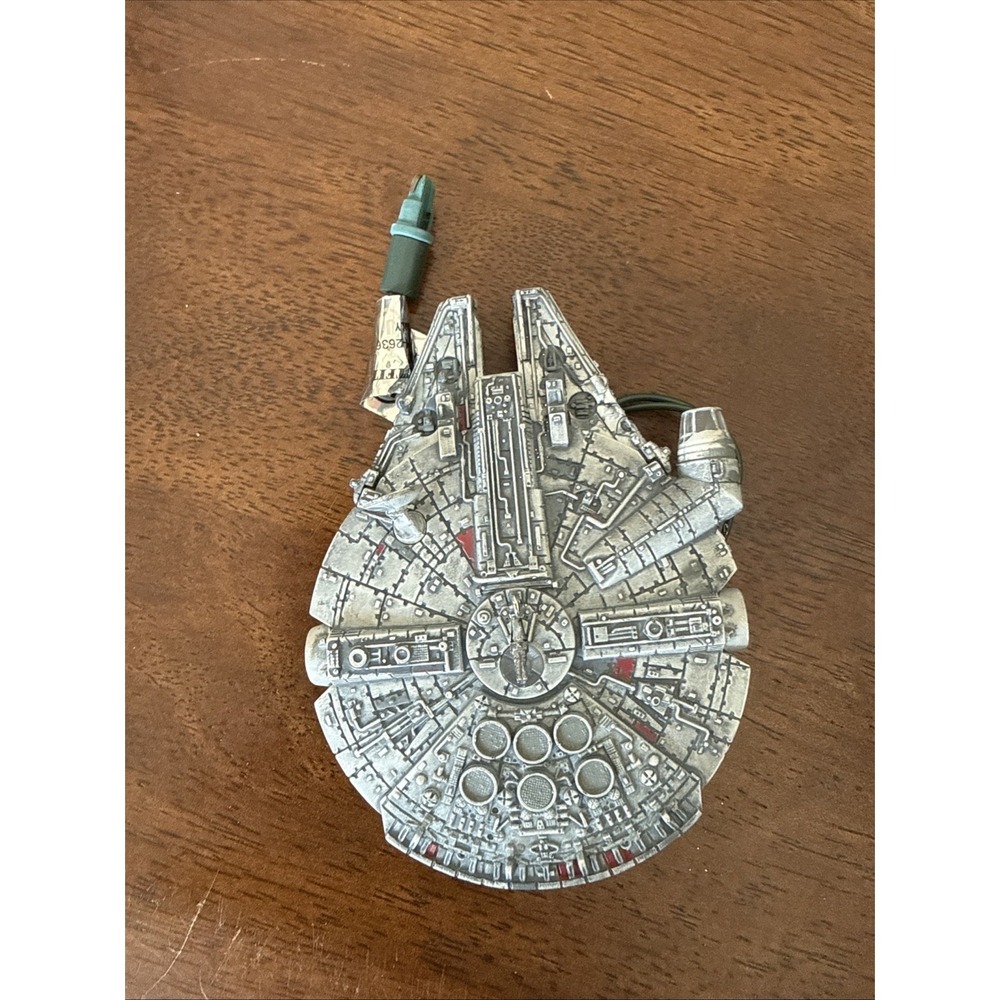 1996 Lucas film Millennium Falcon Star Wars Light Hallmark Keepsake Ornament